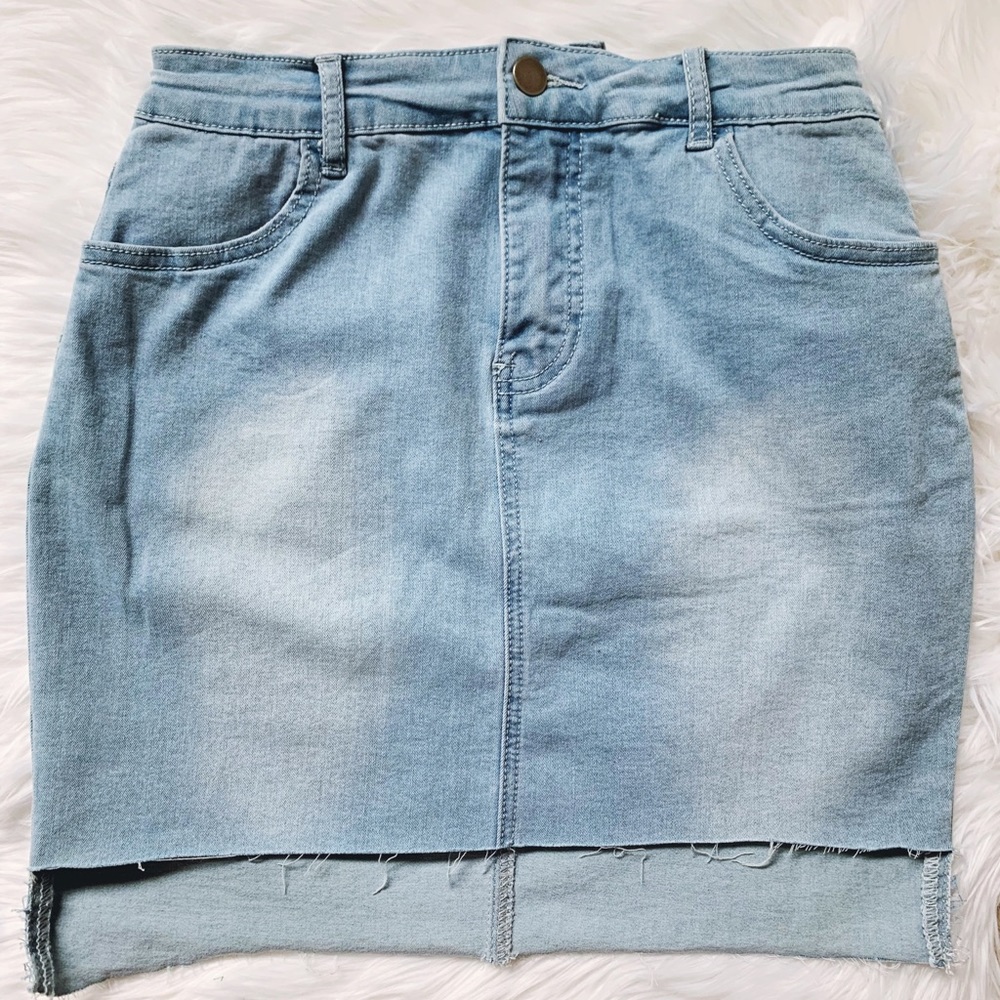 NWT FOREVER 21 Denim Skirt Raw Step Hem sz Small